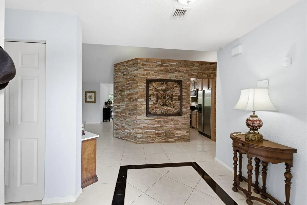 2719_Oak_Tree_Ln_008