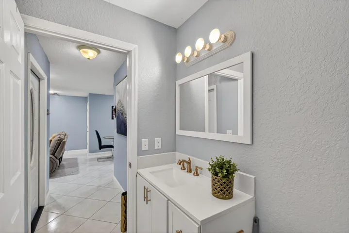 1/2 Bath Downstairs