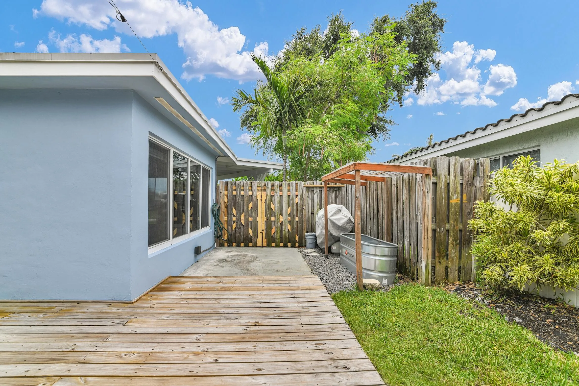 909 SE 16th Pl, Deerfield - 32