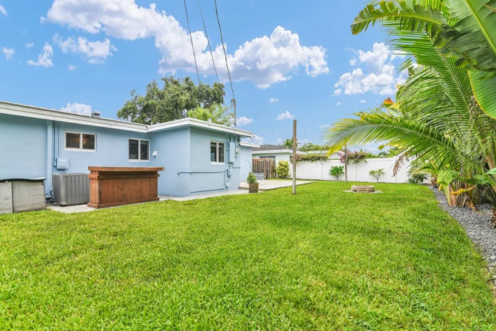 909 SE 16th Pl, Deerfield - 35