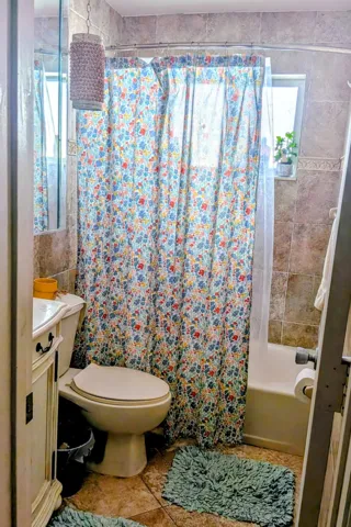 4914 NW 49th Road - Bathroom 2