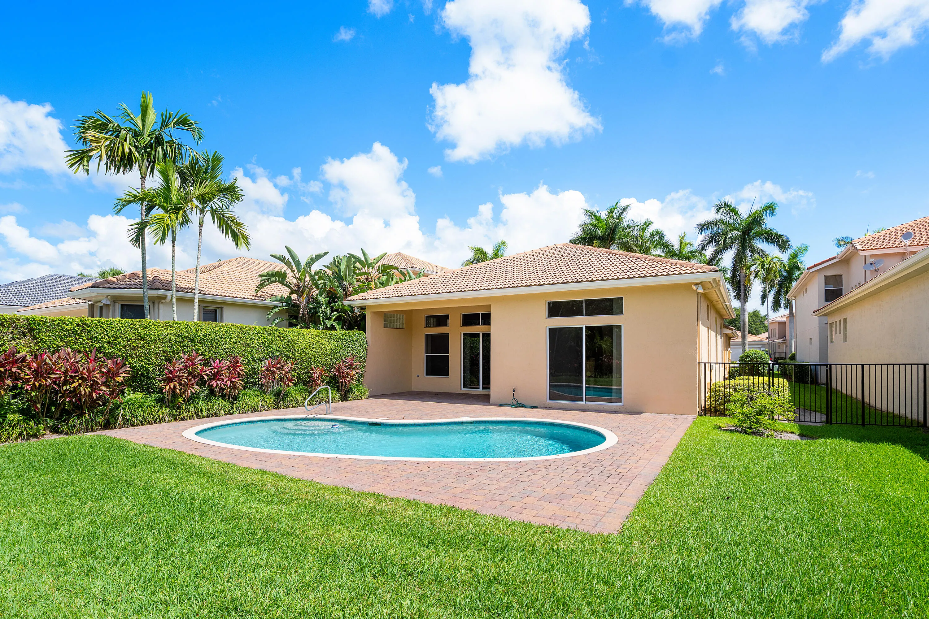 028-8102ValhallaDrive-DelrayBeach-FL-334