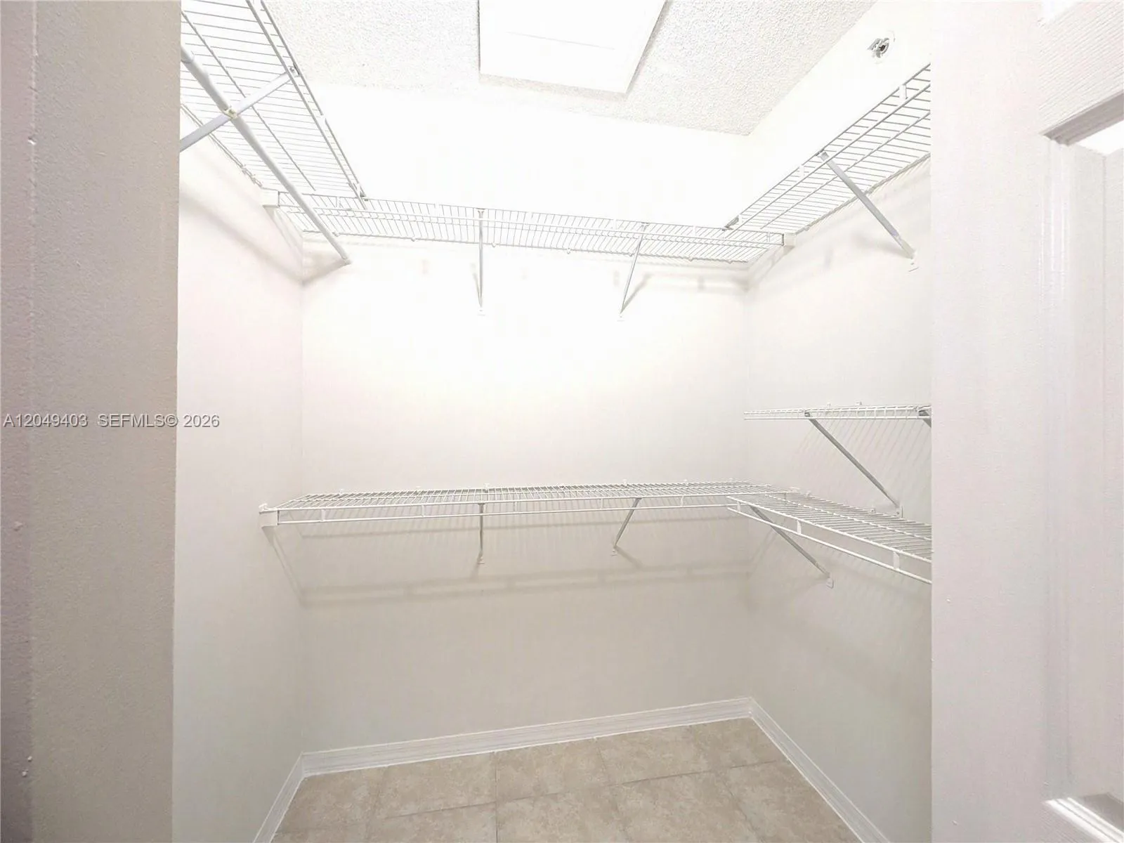 Walk-In closet Master Bed