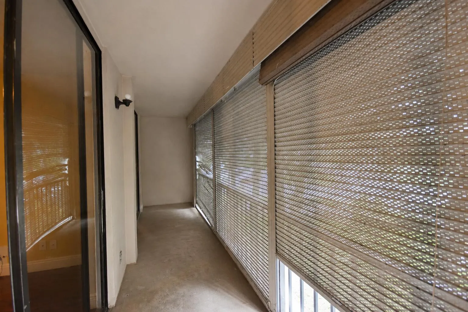 5220 Las Verdes bath 2