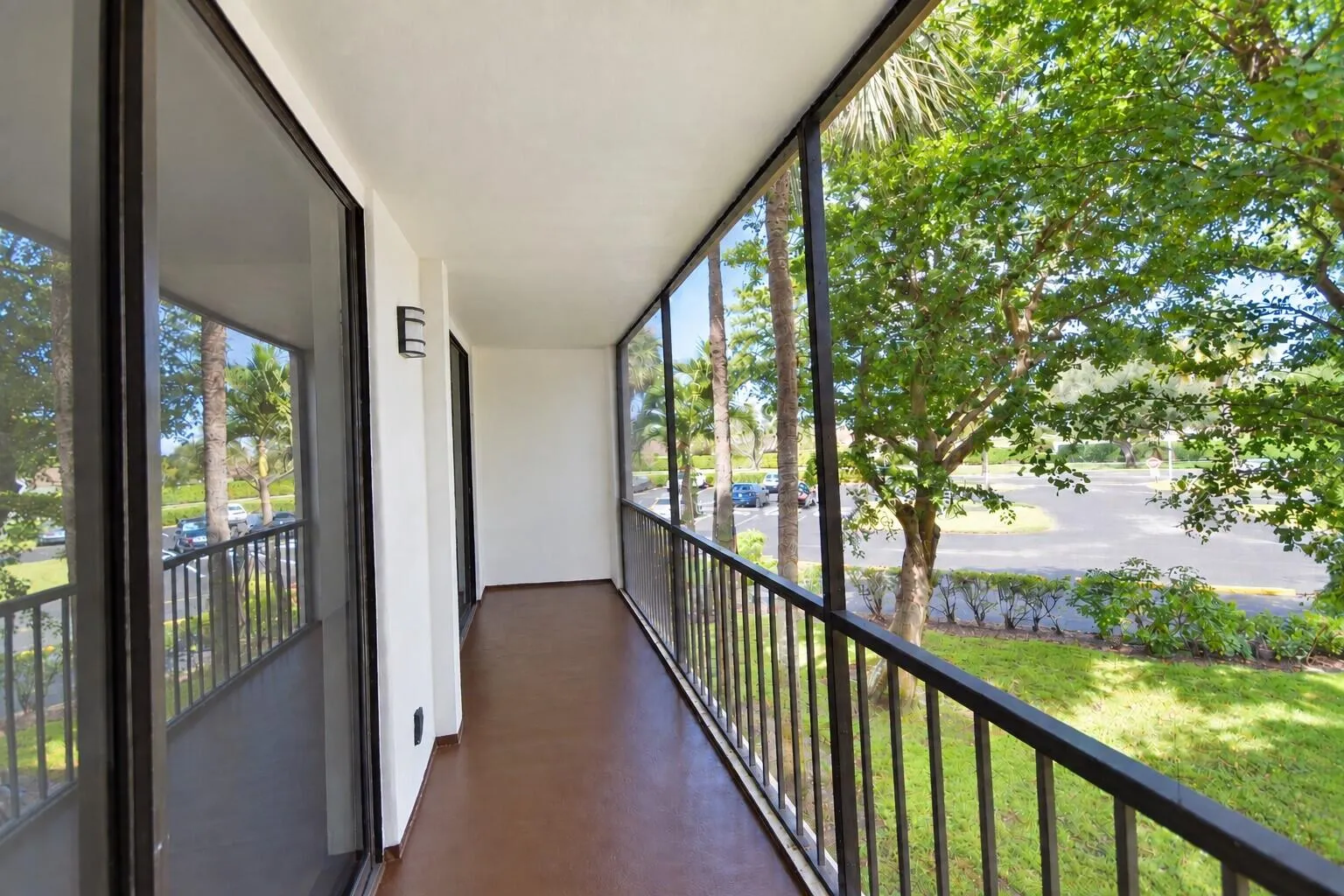 5220 Las Verdes balcony 2