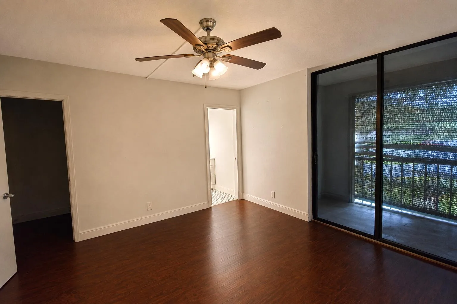 5220 Las Verdes kitchen