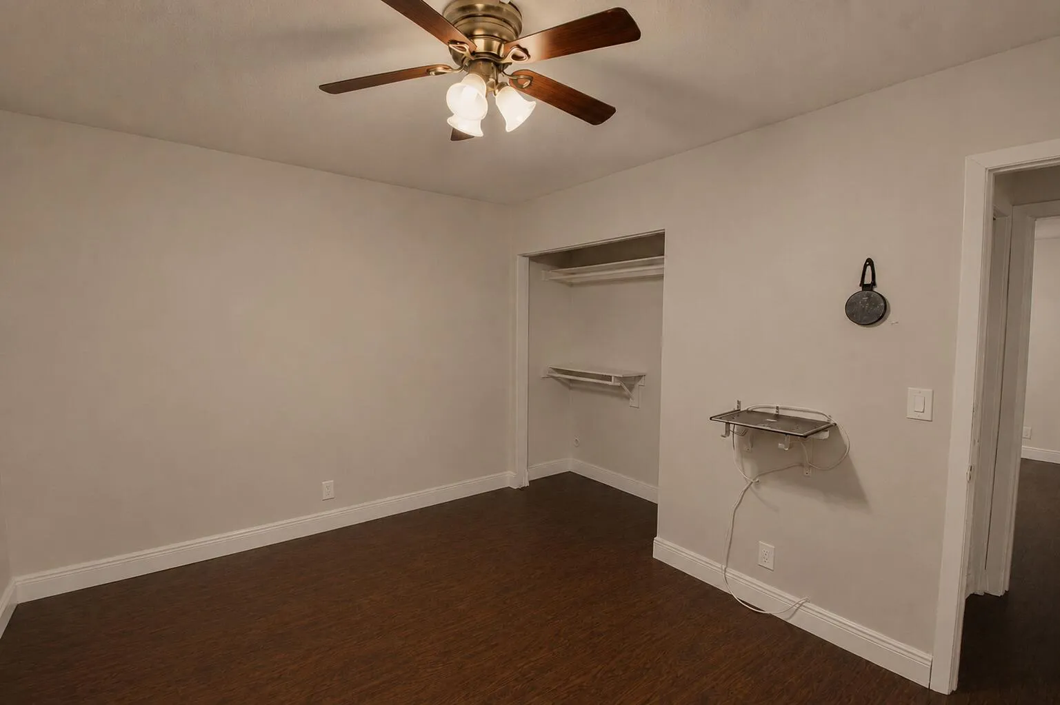 5220 Las Verdes bath 1