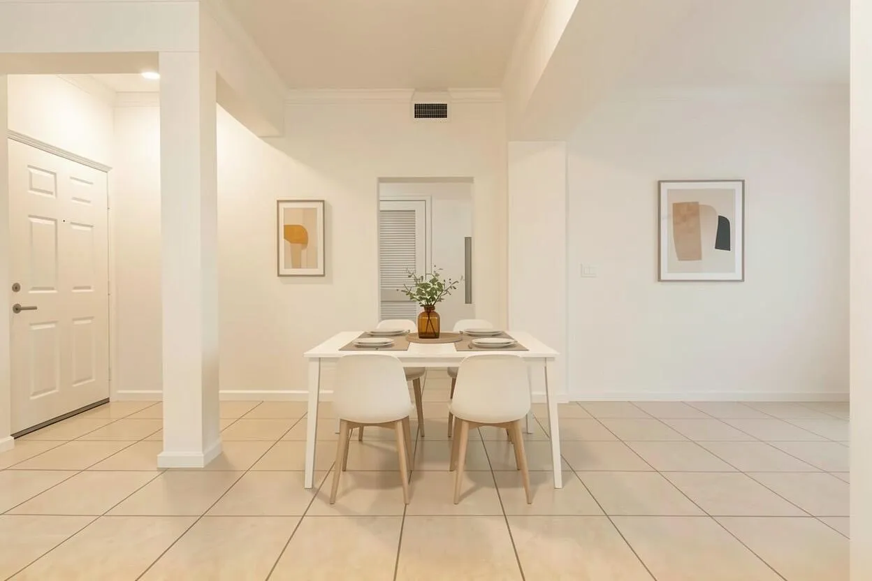 Virtually staged dining