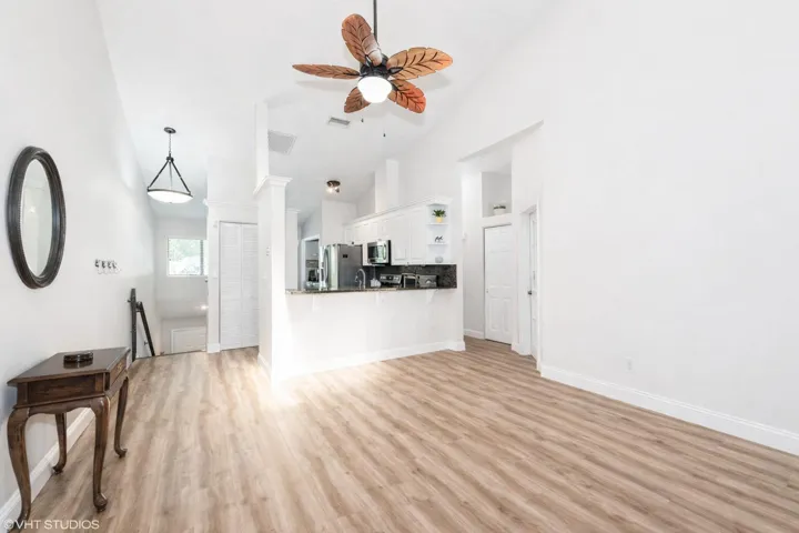 Kitchen / Dining Area
