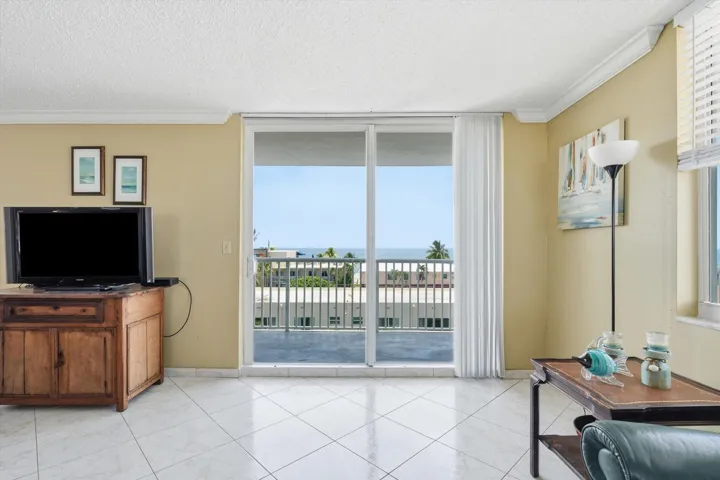 12-1601 S Ocean Dr #506_012