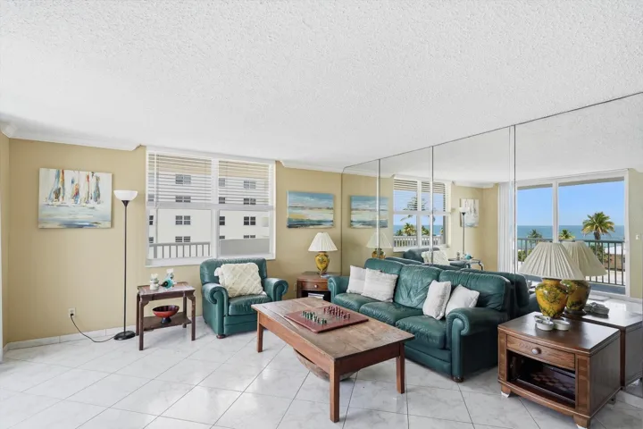 08-1601 S Ocean Dr #506_008