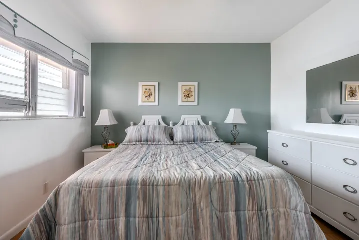 925 SW 11 Ave #3.-15