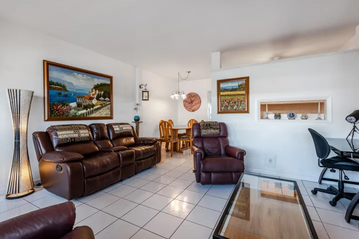 925 SW 11 Ave #3.-7