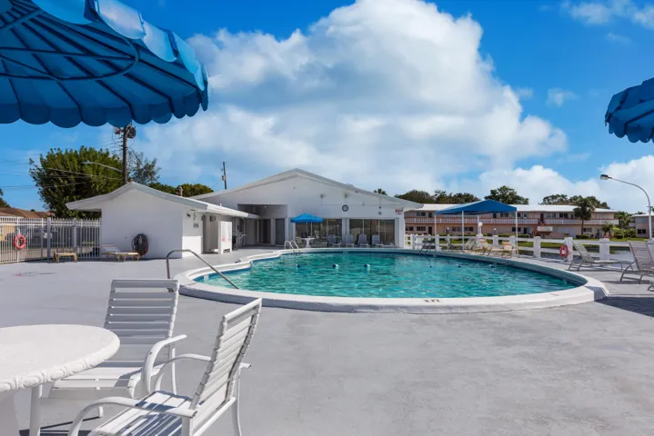 925 SW 11 Ave #3.-27