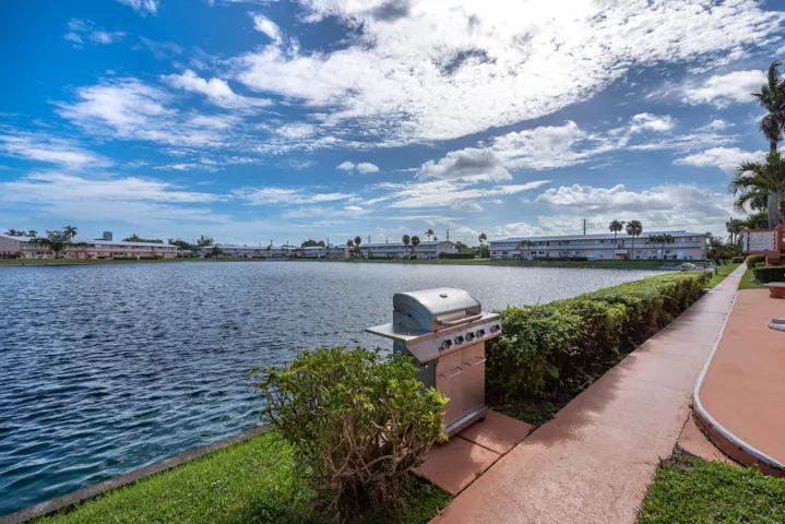 925 SW 11 Ave #3.-25