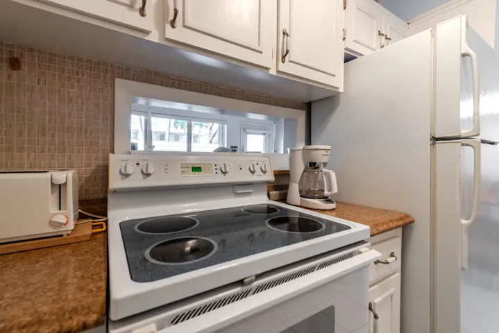925 SW 11 Ave #3.-12