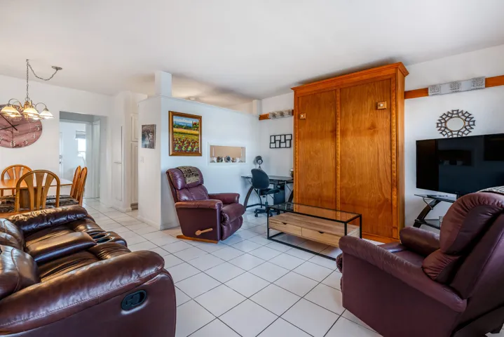 925 SW 11 Ave #3.-5