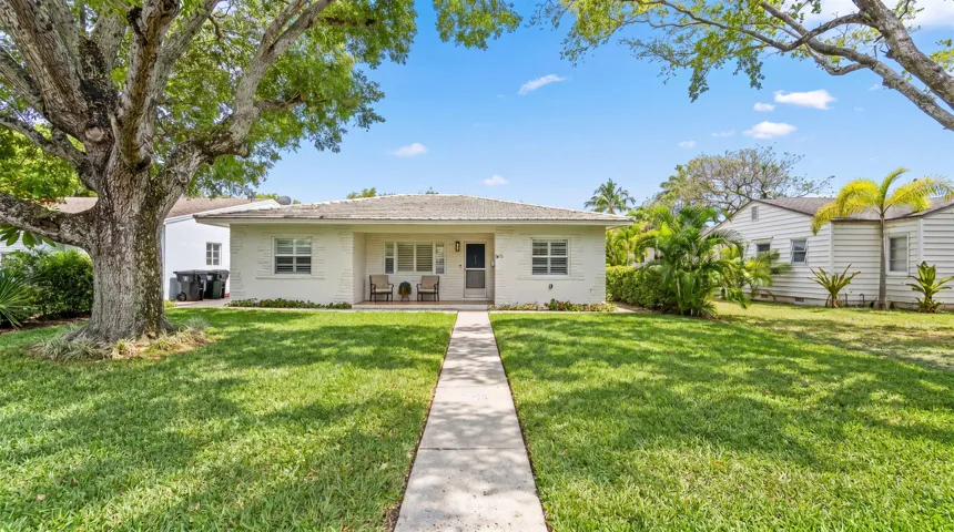 01-611 N Palmway