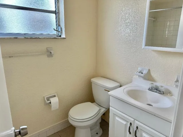 key lime bathroom