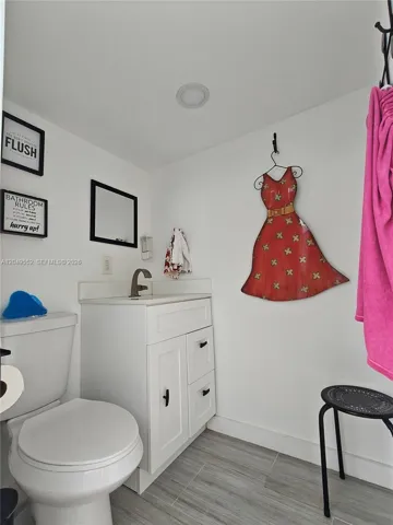Pool half bath