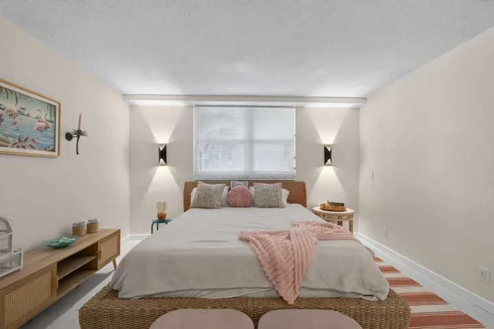 Bedroom Photo #3