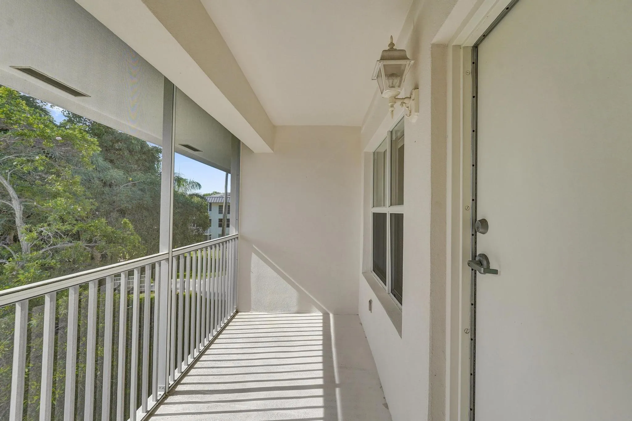 Screened balcony