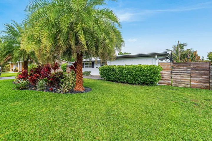 002-711LaurelDrive-WestPalmBeach-FL-3340