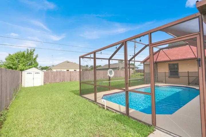 Spacious Pool