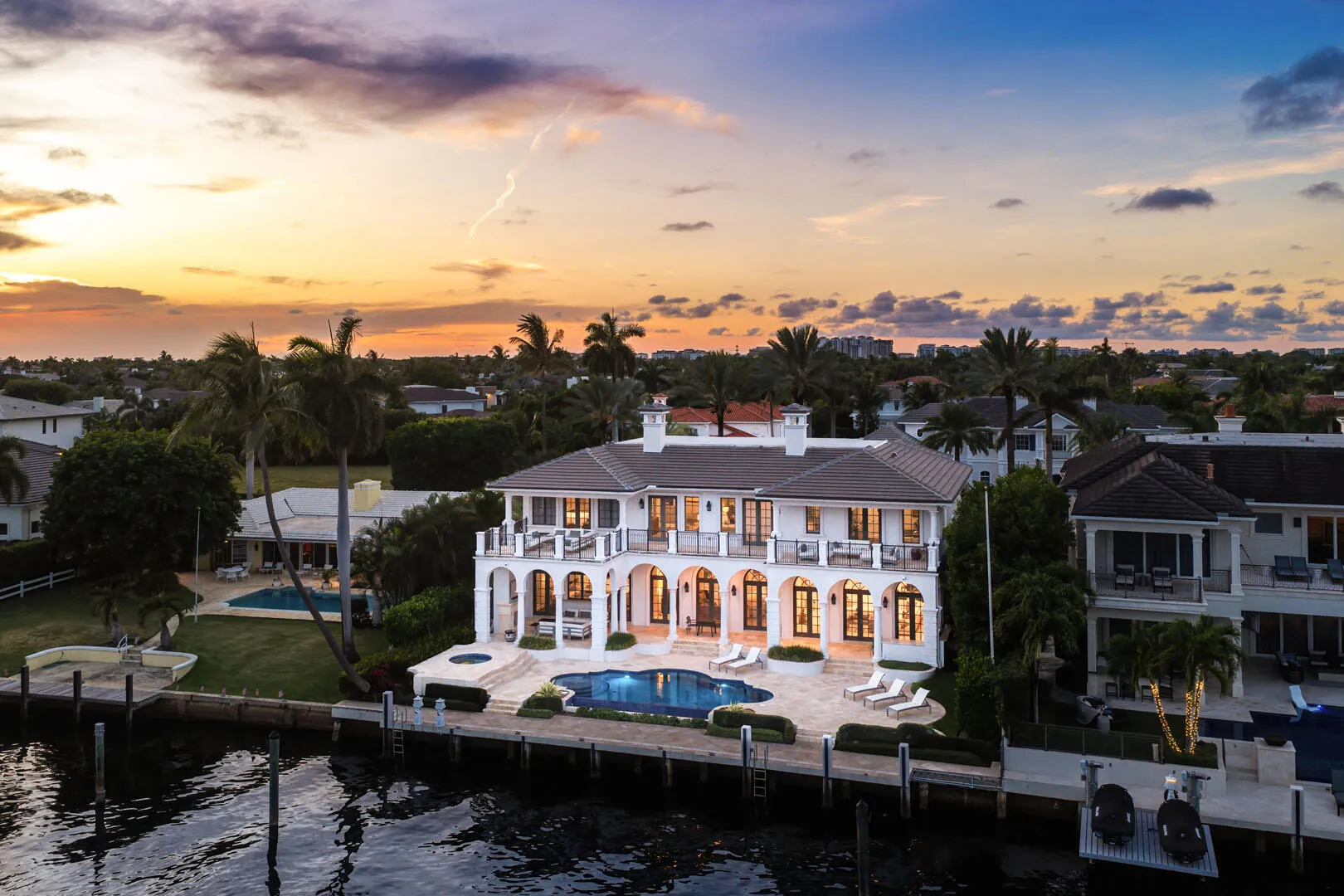 450_South_Maya_Palm_Drive_Dusk_02