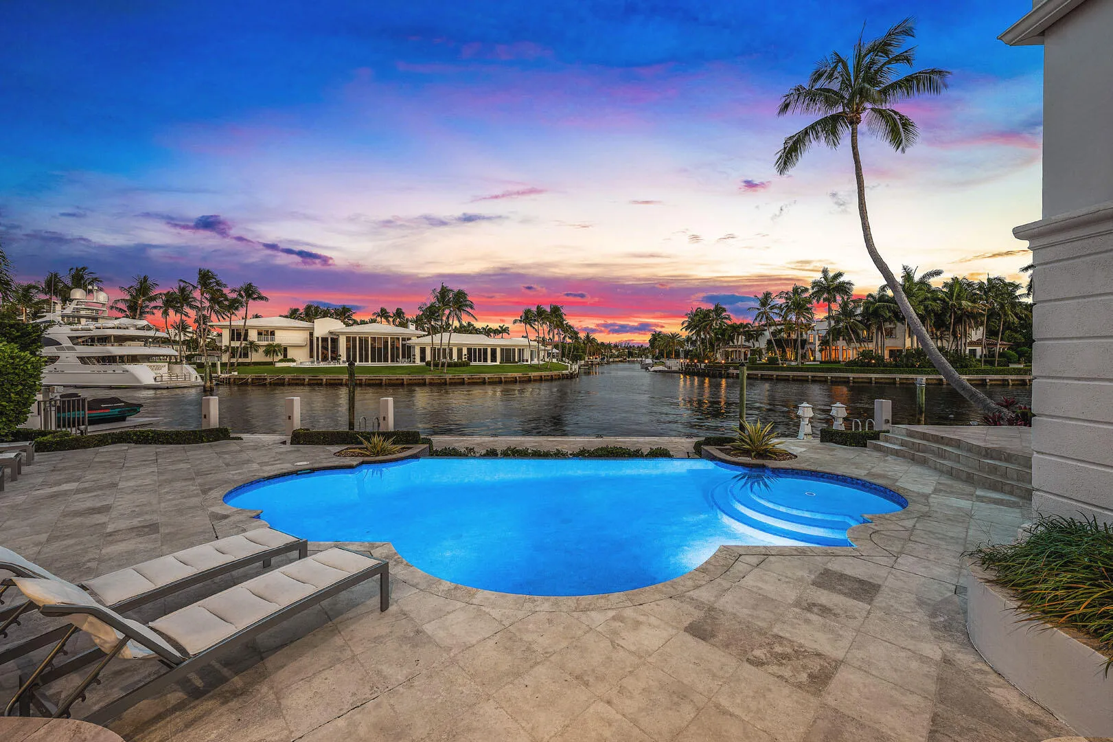 450_South_Maya_Palm_Drive_Dusk_15