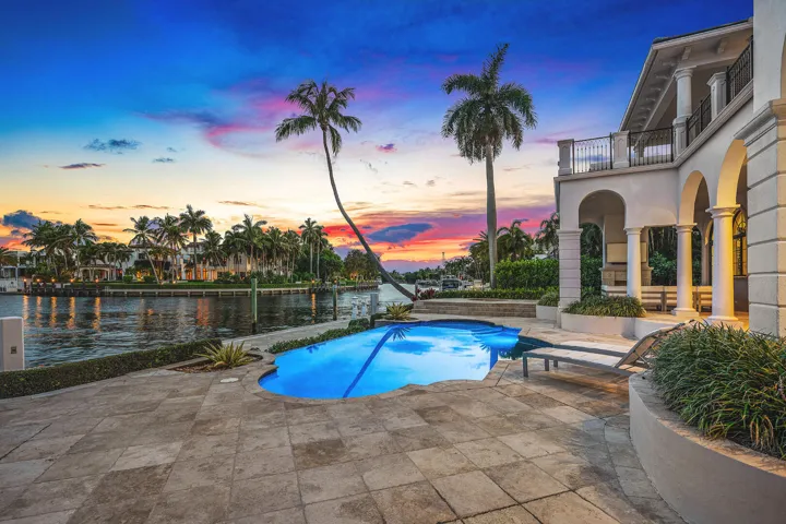 450_South_Maya_Palm_Drive_Dusk_16