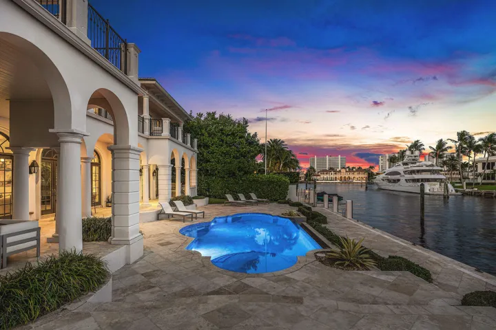 450_South_Maya_Palm_Drive_Dusk_14