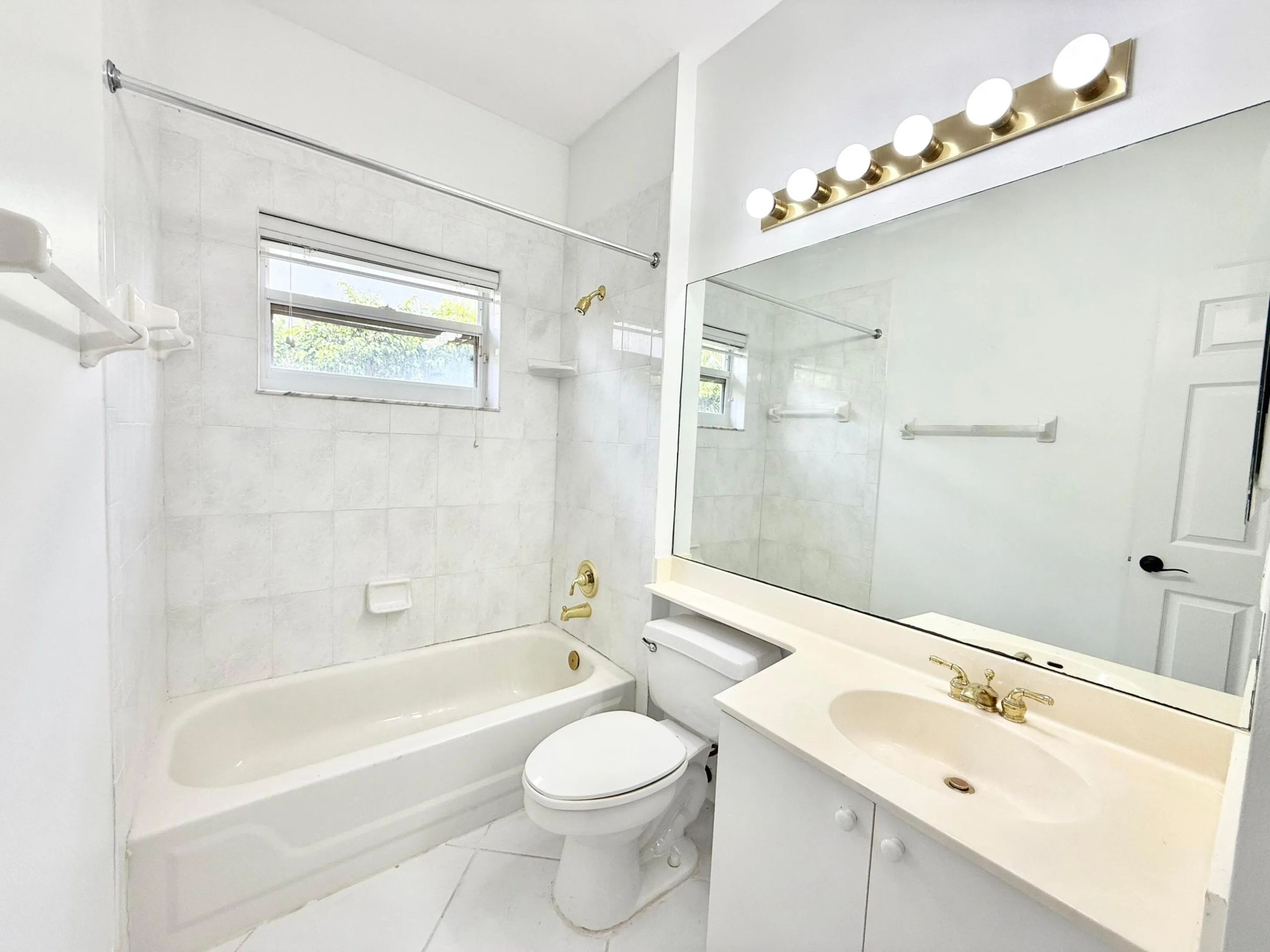 2ND FULL BATHROOM