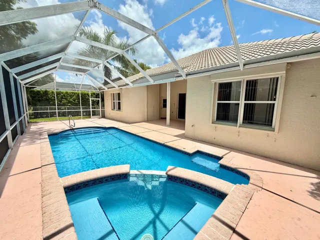 SCREENED POOL