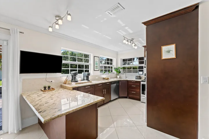 013-1638Northeast3rdAvenue-DelrayBeach-F