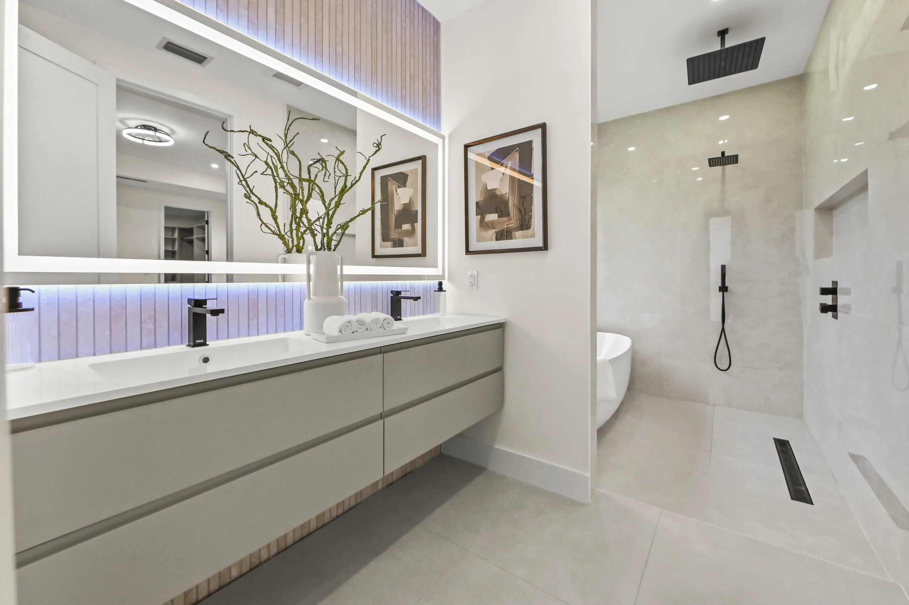 38 Bathroom 02