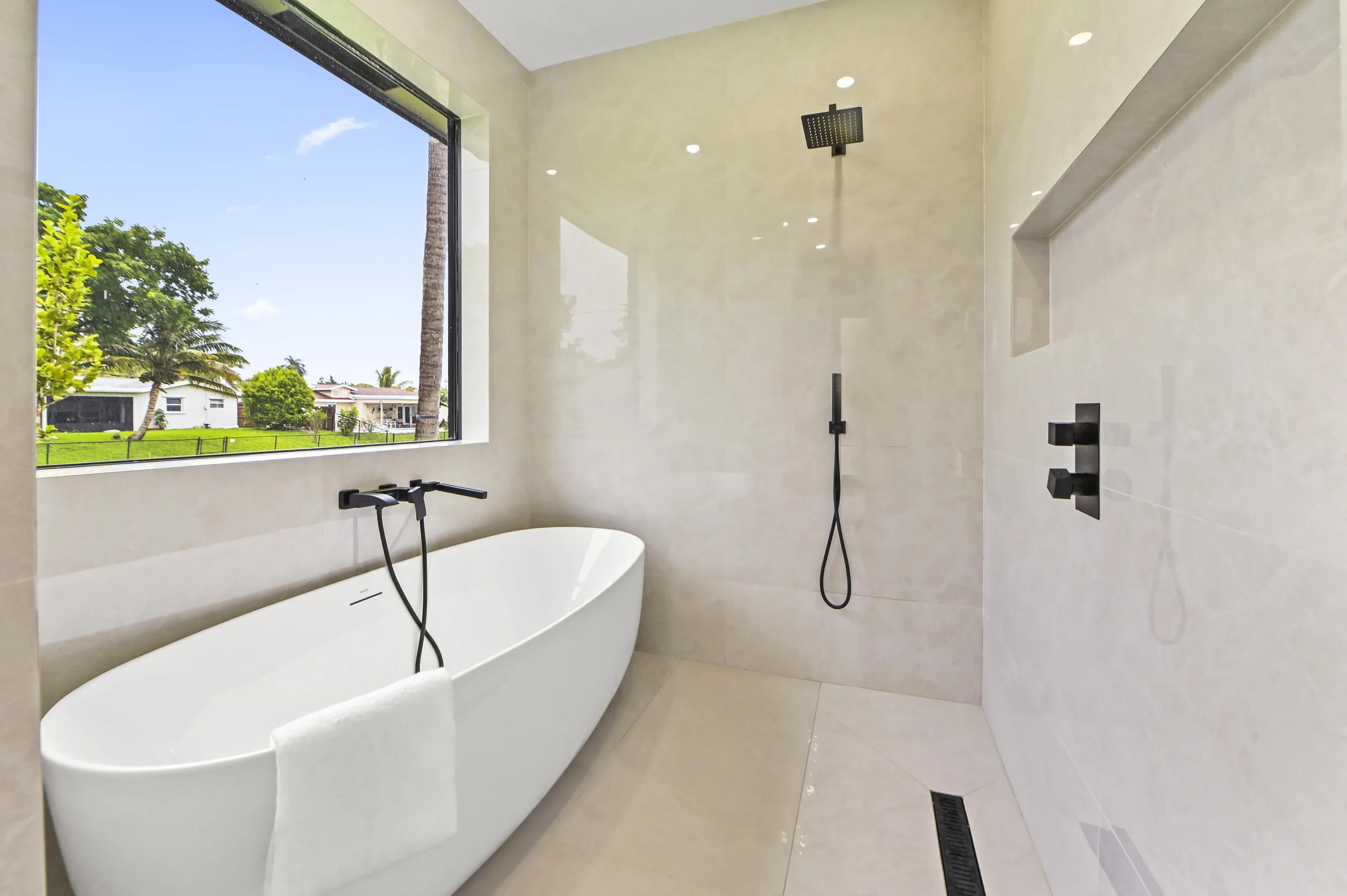 39 Bathroom 03