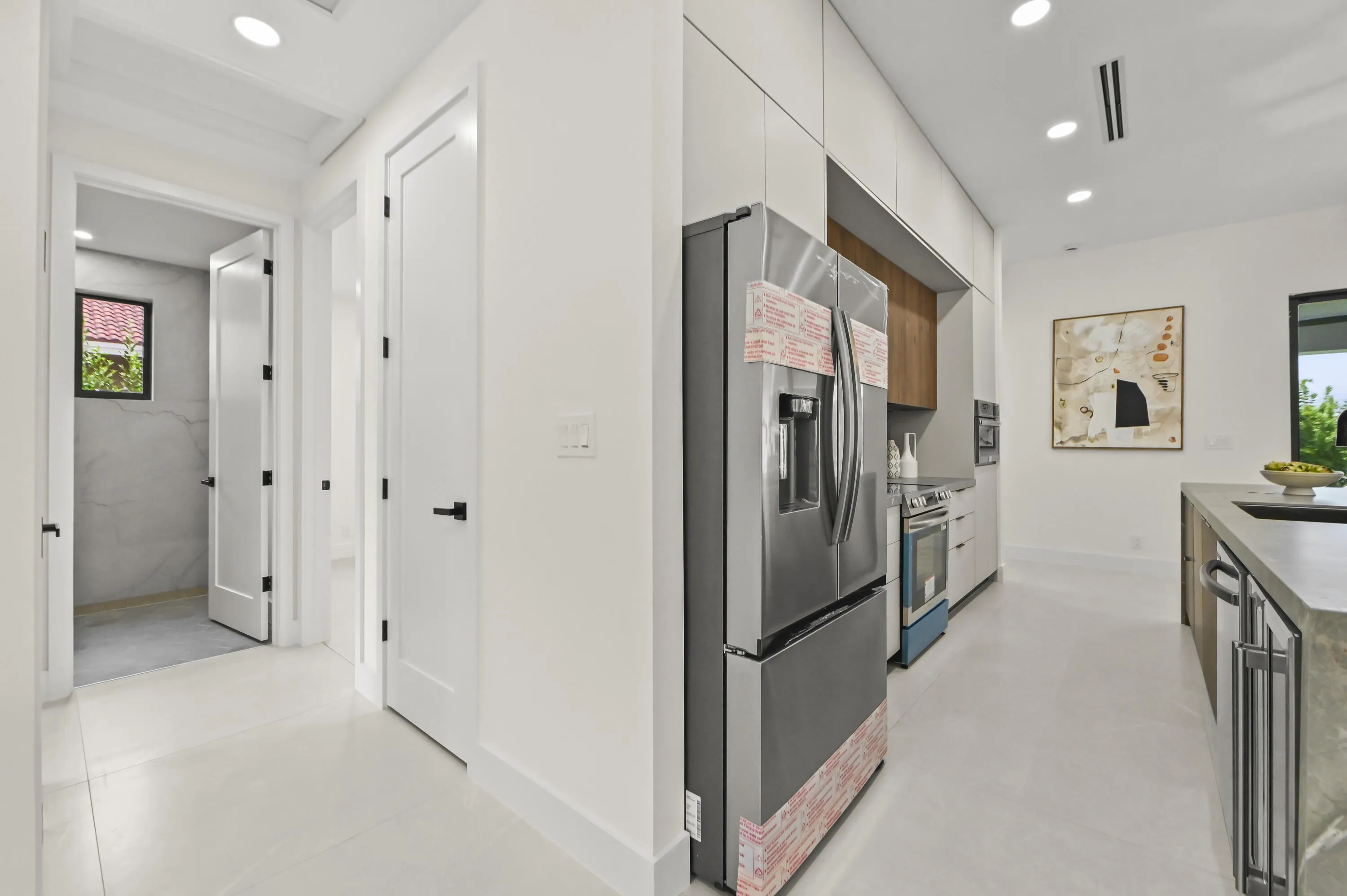 16 Hallway 01