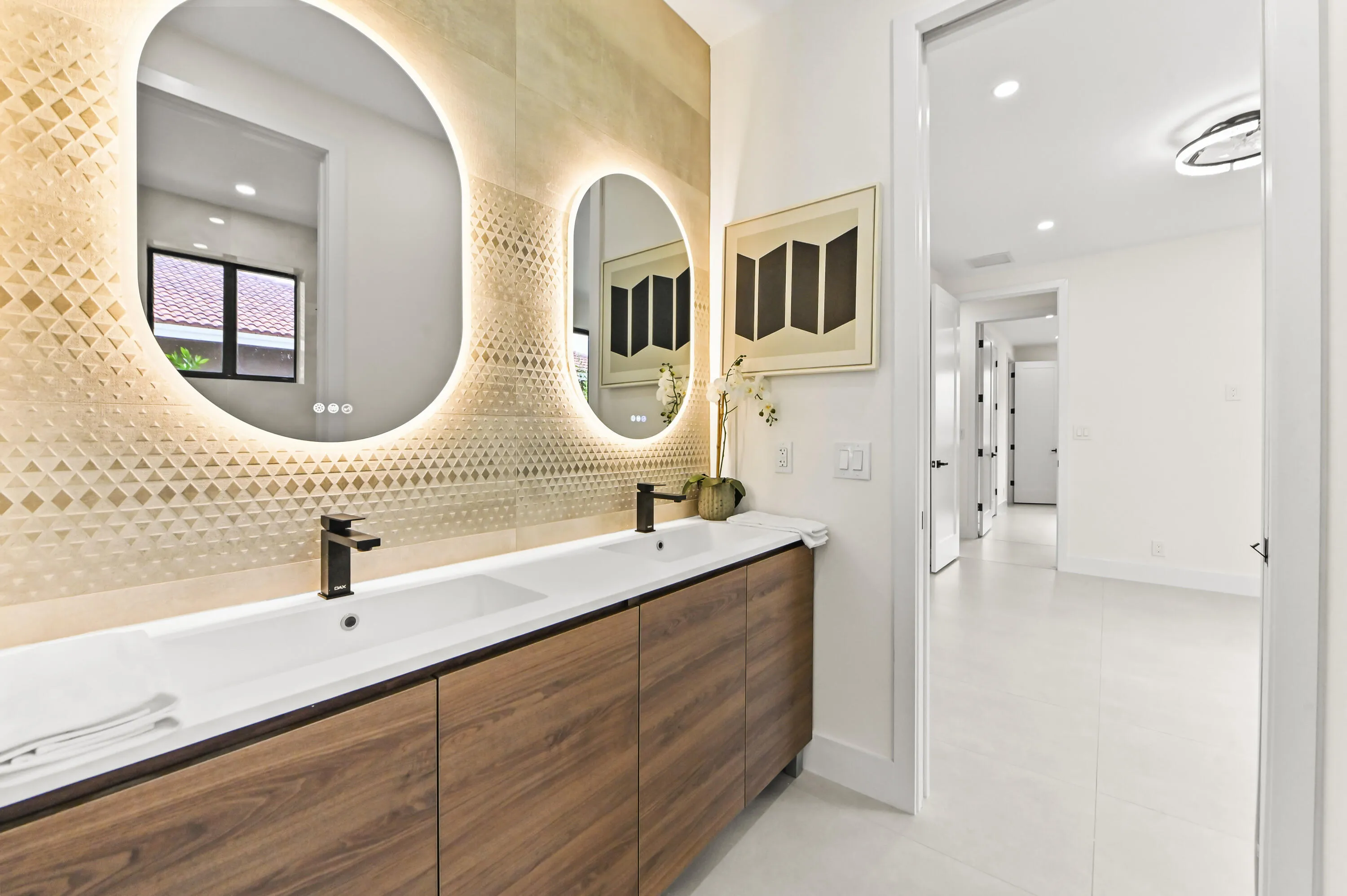 27 Bathroom 01