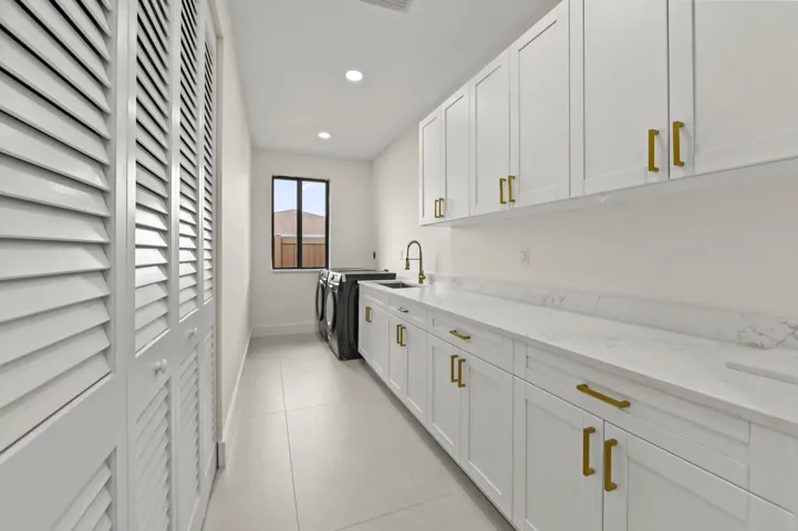 32 Laundry room 01