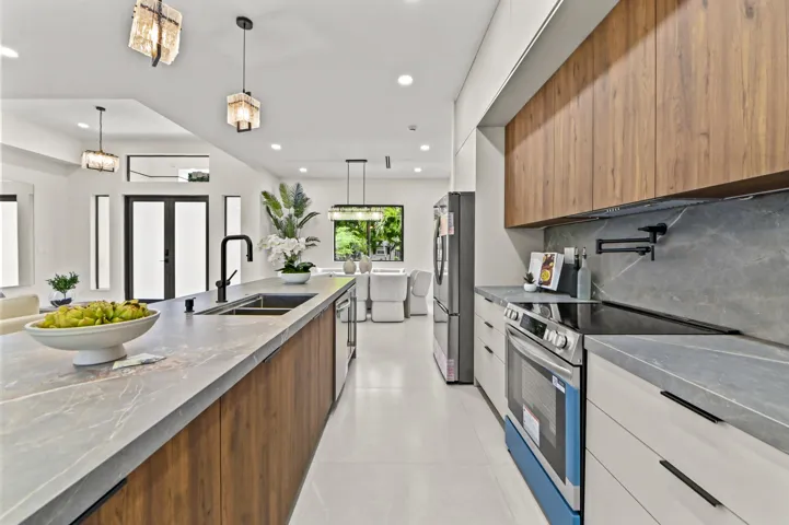 13 Kitchen 02
