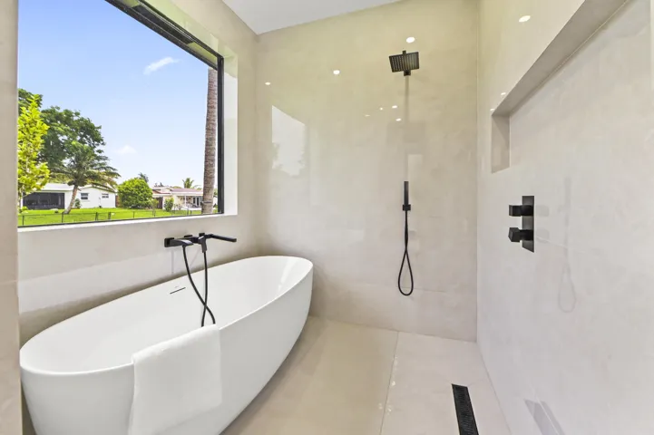 39 Bathroom 03