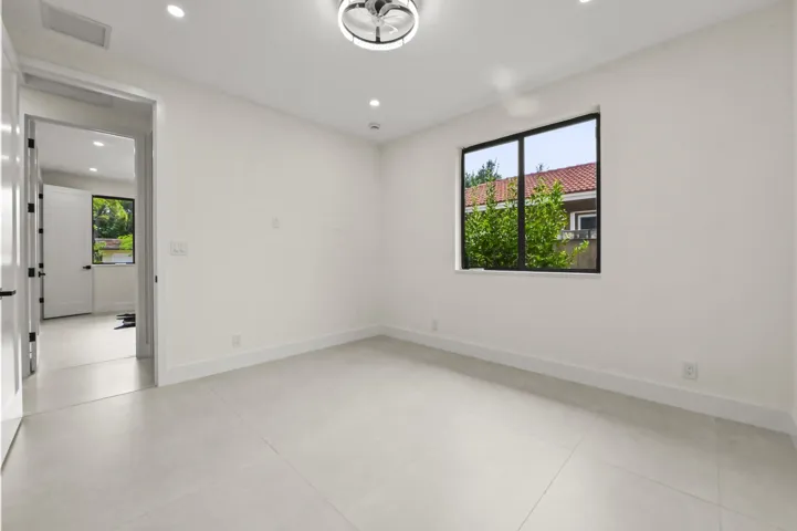 26 Bedroom 03