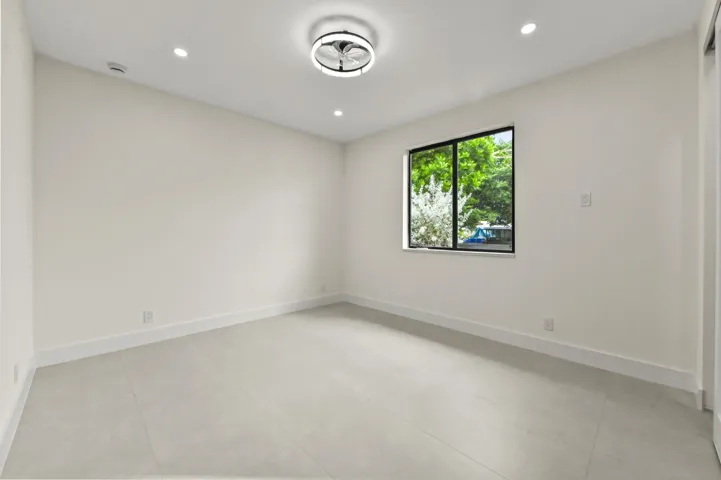 30 Bedroom 01