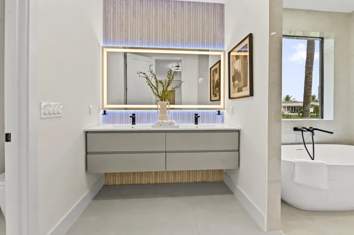 37 Bathroom 01