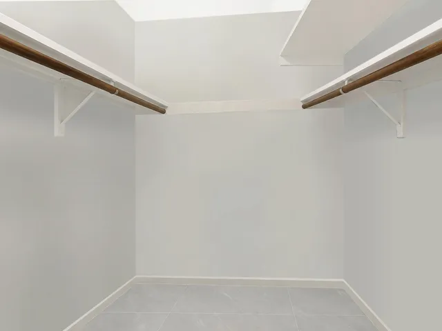 Huge Walk-in Closed