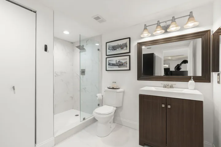 1-web-or-mls-1000 E Island Blvd 305, Ave