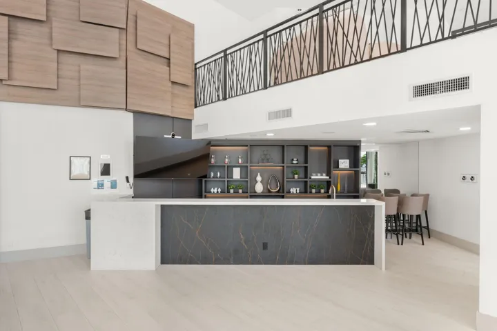 27-web-or-mls-1000 E Island Blvd 305, Av