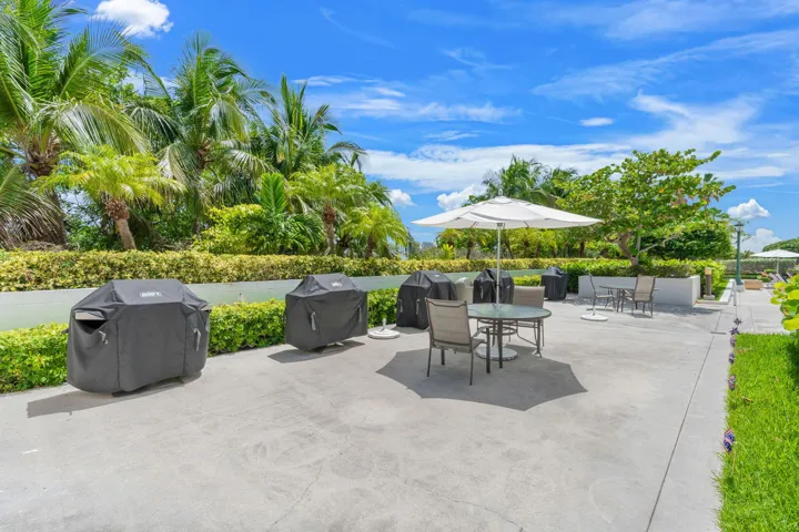 38-web-or-mls-1000 E Island Blvd 305, Av