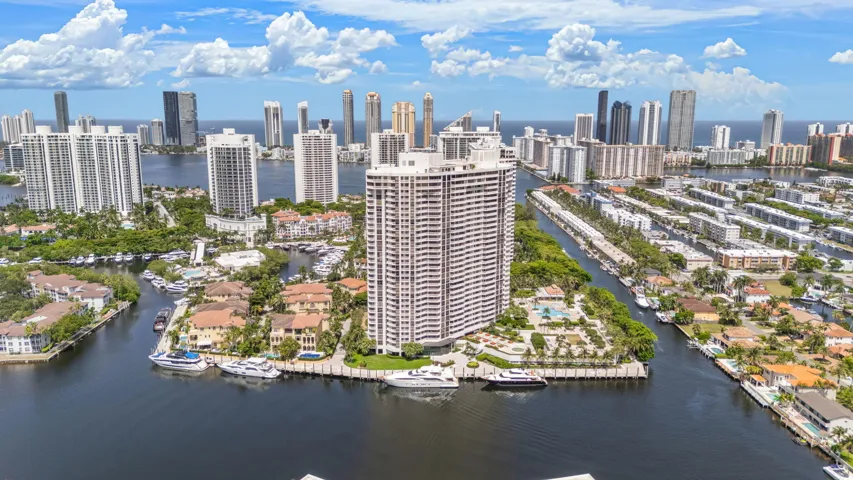 49-web-or-mls-1000 E Island Blvd 305, Av